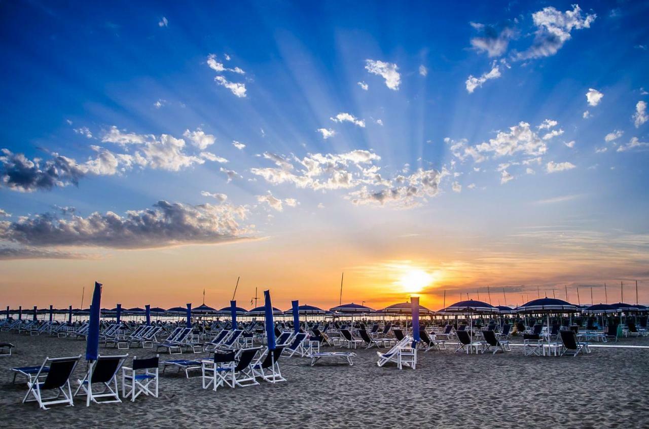 Mirabilia Beach Viareggio Exterior foto